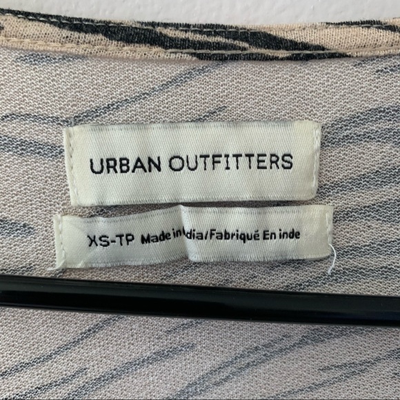 NWOT long sleeve cropped V neck - Picture 5 of 9